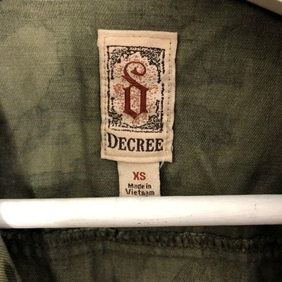 Super cute Camo‎ Vest with Ties Sz XS Decree - Picture 2 of 3